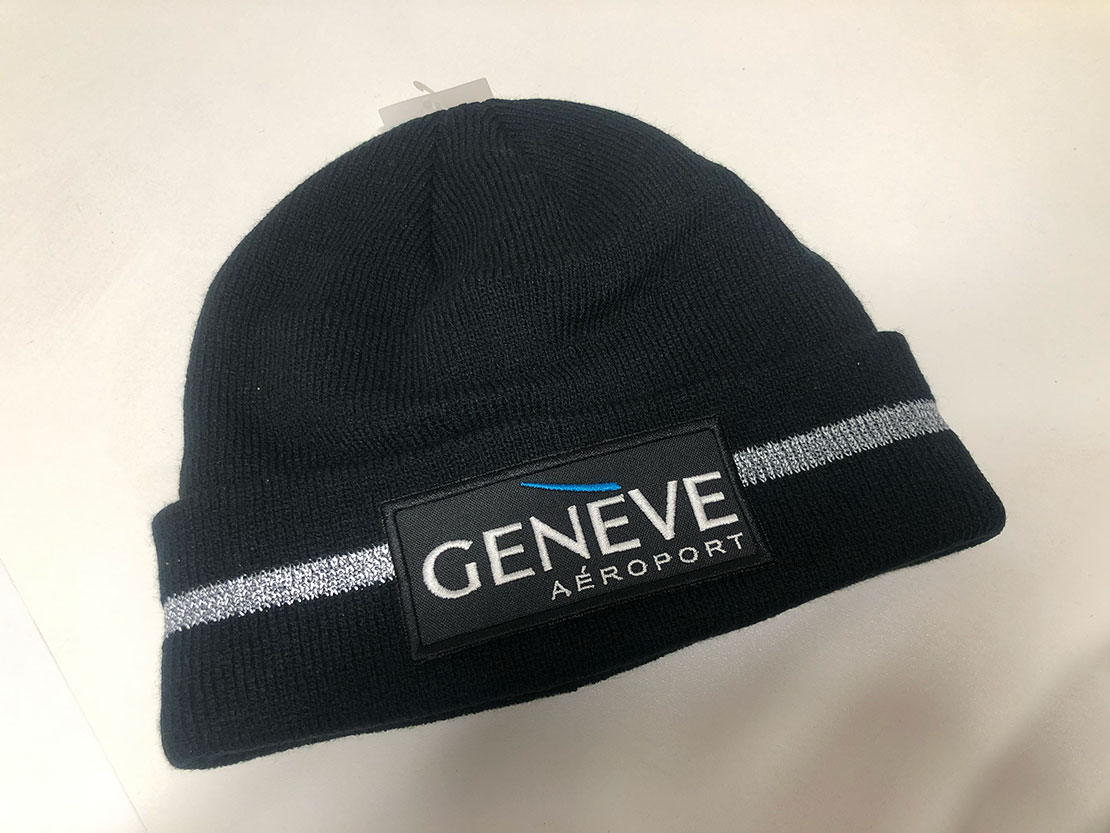 Bonnet noir avec écusson brodé Genève Aéroport