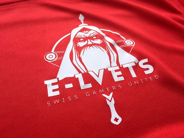 T-shirt rouge E-LVETS Swiss Gamers United