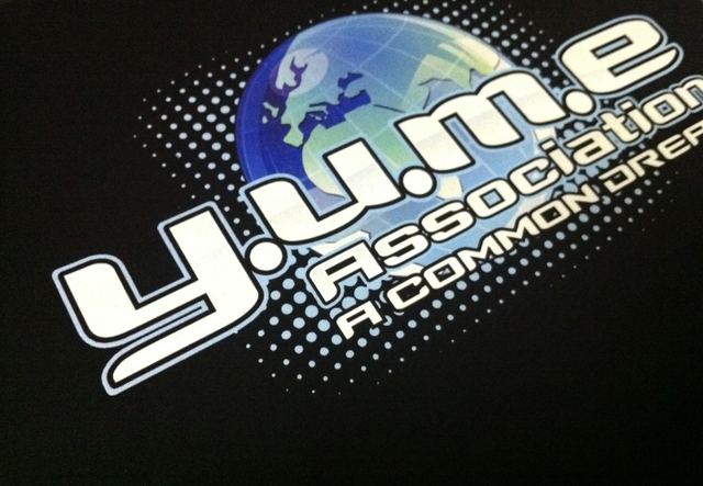 T-shirt noir Y.U.M.E Association